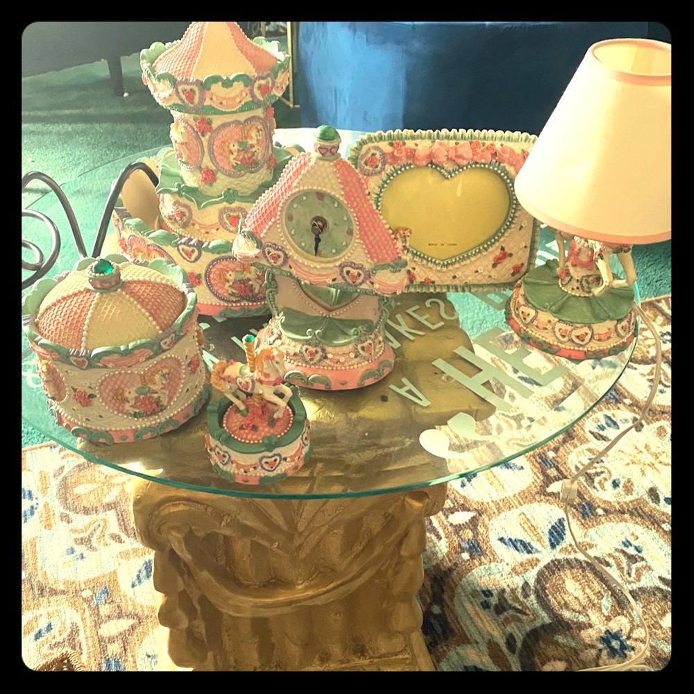 6 piece carousel